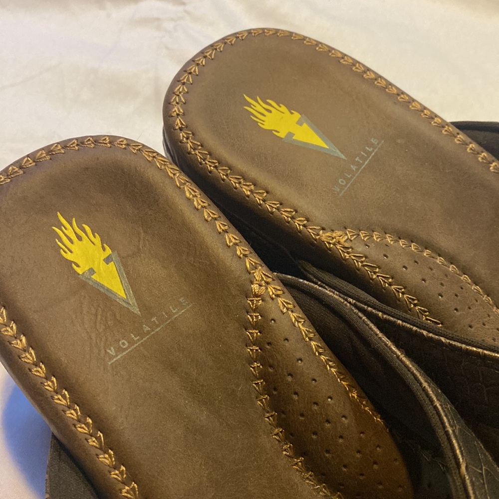 Volatile reptile type pattern wedge sandals - Picture 3 of 8